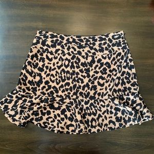 Adorable Side zip Leopard print skirt size 0 (4)